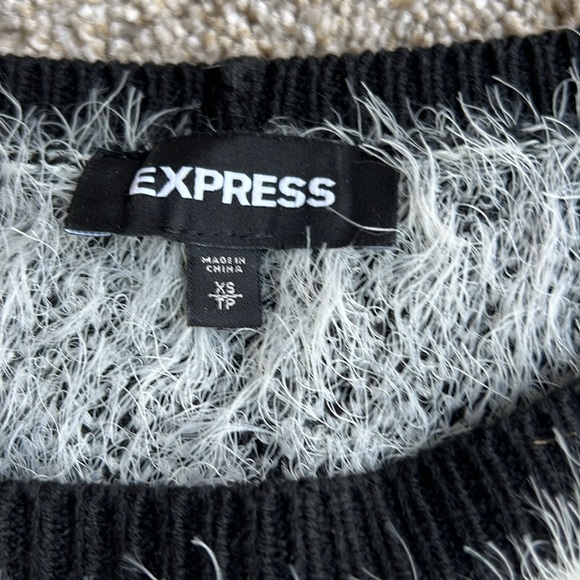 Express XS Cold Shoulder Sweater New without tags - Picture 2 of 8